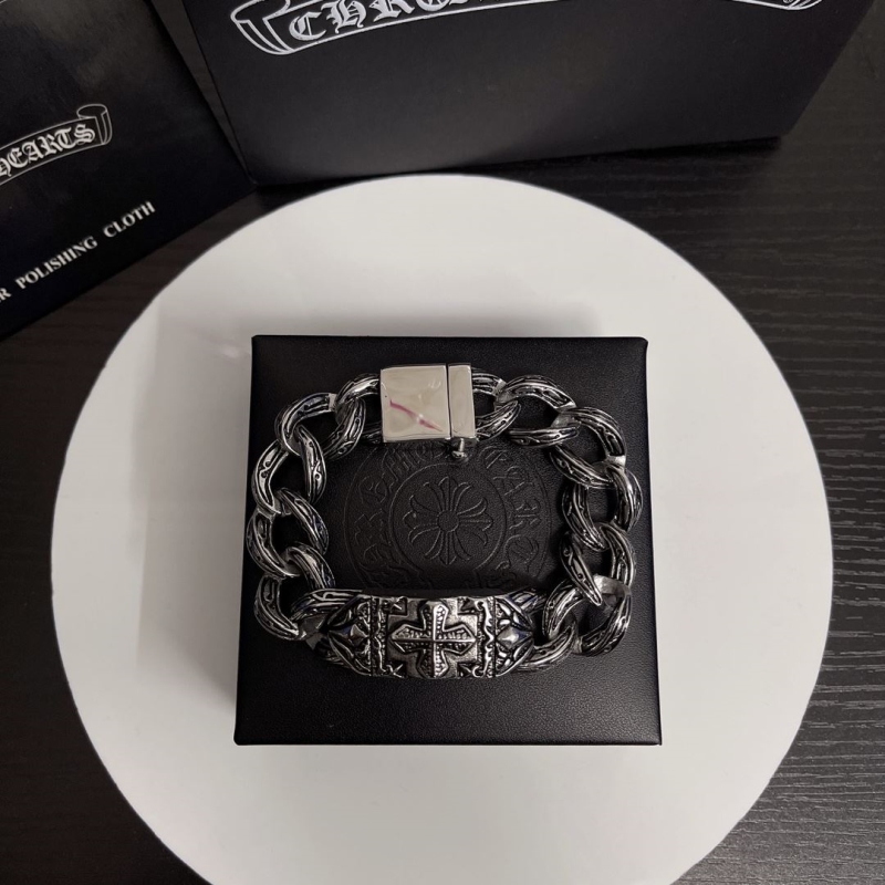 Ch**me He**ts necklaces